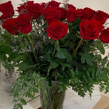 Le Bouquet Florist - Beautiful Red Roses - Florists Near Me - Scottsdale, Arizona Le Bouquet Florist - Beautiful Red Roses - Florists Near Me - Scottsdale, Arizona