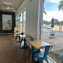 Tropical Smoothie Cafe - Inside sitting area