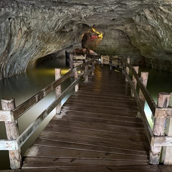Stark Caverns - Pretty entrance - Parks Near Me - Eldon, Missouri