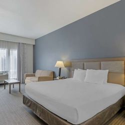 Best Western Plus Peppertree Nampa Civic Center Inn - Oversized King
