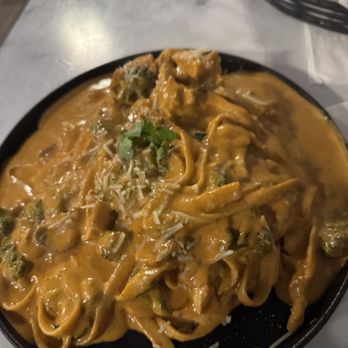 Fusion Lounge Bar & Grill - Curry-chini - Asian Fusion Near Me - Redding, California Fusion Lounge Bar & Grill - Curry-chini - Asian Fusion Near Me - Redding, California