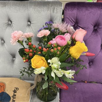 Elaine's Flowers - Beautiful Valentine's Day bouquet - Florists Near Me - Oakland, California