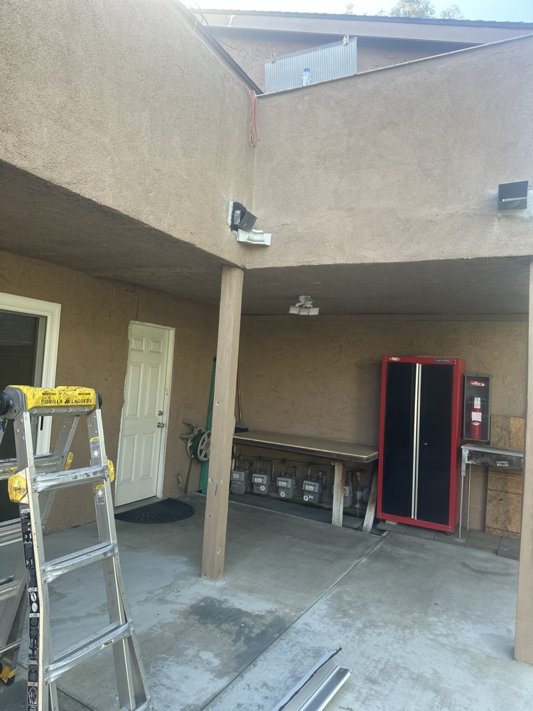 Slide of T’S Roofing