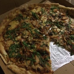 Pizza Noc - Bandycka pizza z rukolą. Polecam!!!