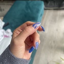 LUNA Nails & Spa - Cuts on skin around nail, second time this has happened