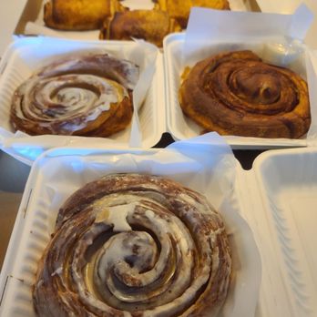 Papi’s Ohana - Humongous cinnamon rolls! - Pizza Near Me - Lahaina, Hawaii Papi’s Ohana - Humongous cinnamon rolls! - Pizza Near Me - Lahaina, Hawaii