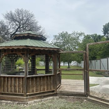 Funky Munky Shaved Ice - Sitting area - Desserts Near Me - Glen Rose, Texas Funky Munky Shaved Ice - Sitting area - Desserts Near Me - Glen Rose, Texas