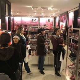 Long line and only one cashier...