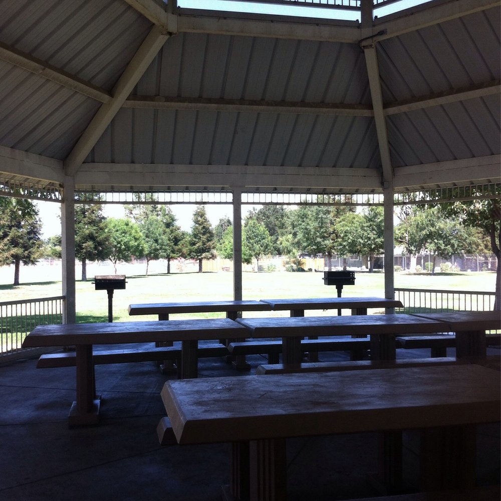 Trolley Creek Park - covered gazebo perfect for bbq with lush park area for kids and activity - Parks Near Me - Fresno, California Trolley Creek Park - covered gazebo perfect for bbq with lush park area for kids and activity - Parks Near Me - Fresno, California