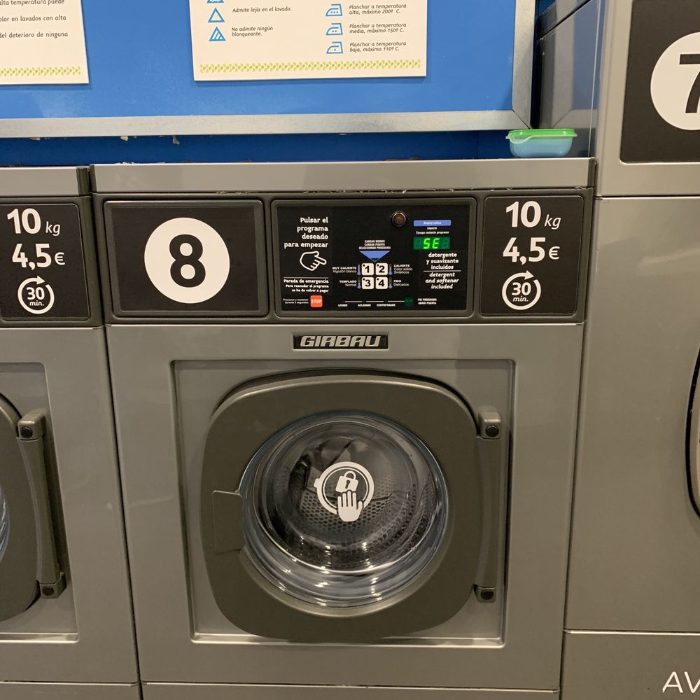 La Wash - This laundromat has amazing washers for anyone to use in the local area but it lacks dryers. - Laundromat Near Me - Barcelona, B