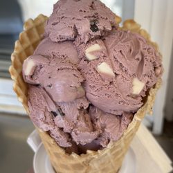 Lone Oak Ice Cream - Purple cow frozen yogurt