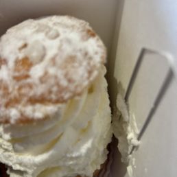 Regular cream puff Regular cream puff