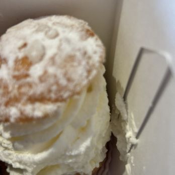 Eataly - Flatiron - Regular cream puff - Italian Near Me - New York, New York Eataly - Flatiron - Regular cream puff - Italian Near Me - New York, New York