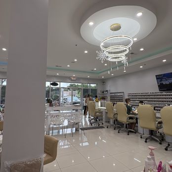 Pink Polish Nails - Main area of the salon. - Nail Salons Near Me - Charleston, South Carolina Pink Polish Nails - Main area of the salon. - Nail Salons Near Me - Charleston, South Carolina