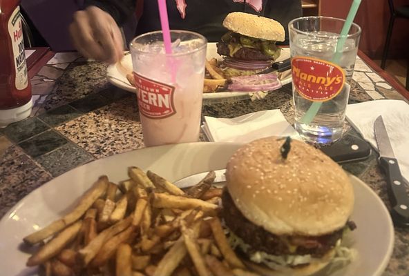 Retro Restaurant & Lounge by null