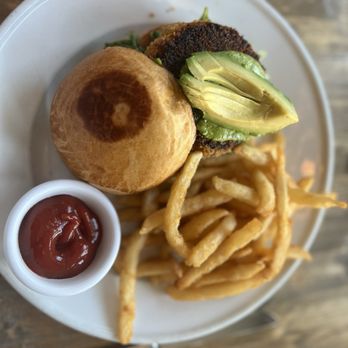De Novo European Pub - Crab cake sandwich was delicious - American Near Me - Montclair, New Jersey De Novo European Pub - Crab cake sandwich was delicious - American Near Me - Montclair, New Jersey
