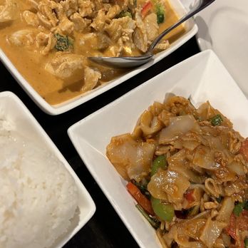 Nunu's Thai Dishes - Drunken Sauteed Noodle, Panang Curry - Thai Near Me - Herndon, Virginia