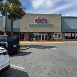 dd's DISCOUNTS - Storefront