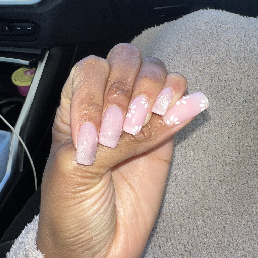 Bubble bath dip powder, gel coat of the magnetic silver polish, and nail art flowers by Nancy