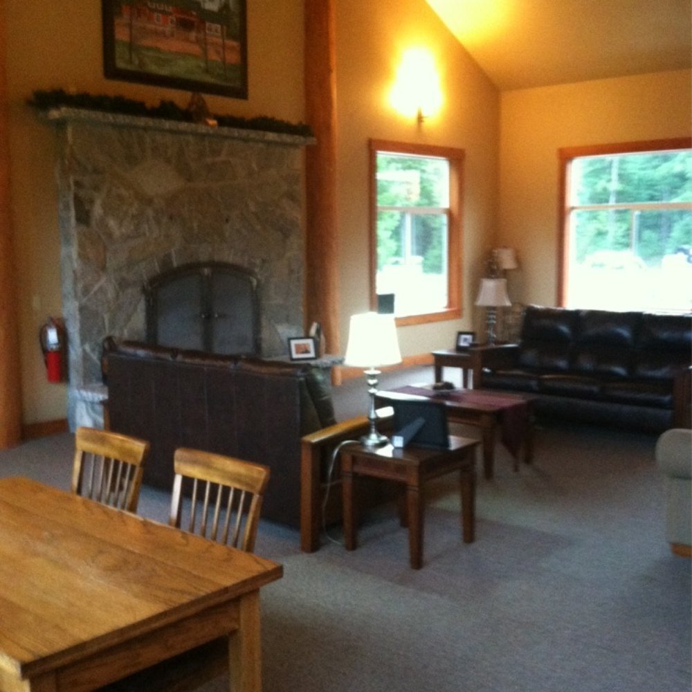 Sundance Mt Lodge - Day room with fire place. - Resorts Near Me - Coolin, Idaho