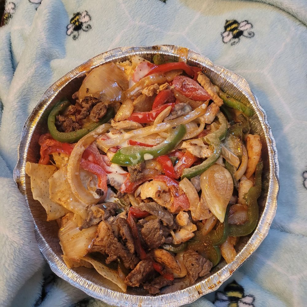 El Catrin - Tres amigos nachos (takeout). - Mexican Near Me - St. Louis, Missouri El Catrin - Tres amigos nachos (takeout). - Mexican Near Me - St. Louis, Missouri