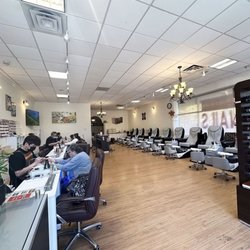 ITHACA E Nails & Spa - fresh, cozy space