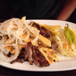 Moustaki - Viel Fleisch mit Metaxa Soße