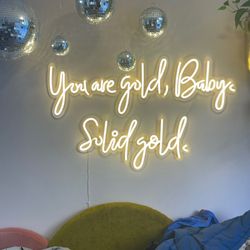 Amy Kendall Beauty Artist - Love the decor