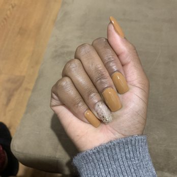 Hollywood Nails Salon - Nail Salons Near Me - Glenolden, Pennsylvania