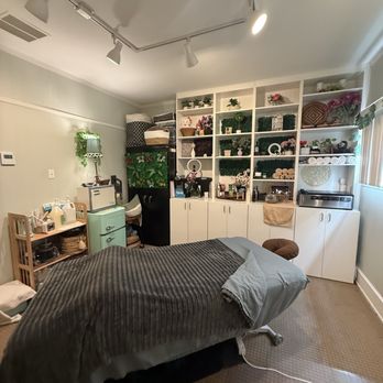 Sakuna Bodywork - The massage table/space. - Massage Therapy Near Me - Burlingame, California Sakuna Bodywork - The massage table/space. - Massage Therapy Near Me - Burlingame, California