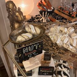 Lore's Chocolates - Cute and funny decor
