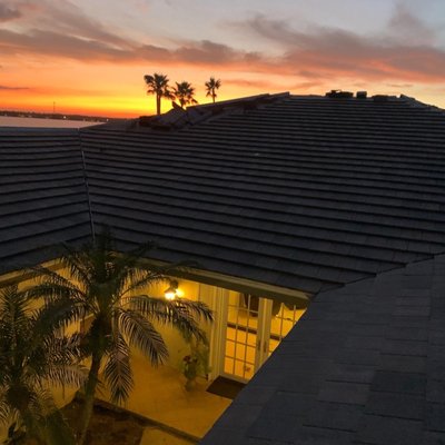 Platinum Roofing & Construction Logo