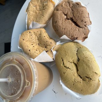 Kam Hing Bakery - Bakeries Near Me - New York, New York