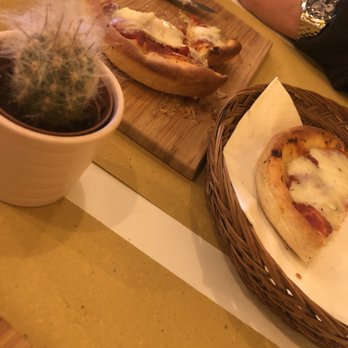 Km 0 - Yummy mini pizza! - Italian Near Me - Corniglia, SP Km 0 - Yummy mini pizza! - Italian Near Me - Corniglia, SP