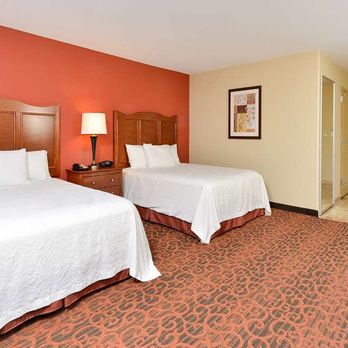 Hampton Inn Clinton - Guest room - Hotels Near Me - S Clinton, Iowa