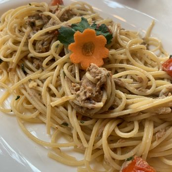 Pizzeria-Tivoli - Spaghetti Aglio e Olio e Peperoncino mit extra Thunfisch - Pizza Near Me - Bonn, NW Pizzeria-Tivoli - Spaghetti Aglio e Olio e Peperoncino mit extra Thunfisch - Pizza Near Me - Bonn, NW