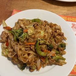 Asian Cuisine - Drunken noodle with pork