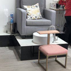 Laqué - ...Pues es un lugar más o menos, con sillones incómodos, higiene básica, utensilios viejos y escasos.