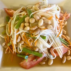 Lan Lamoon Authentic Thai Bistro - Som Tum Salad