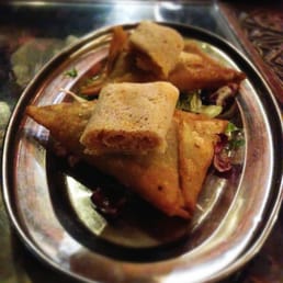 Warsa - Antipasto: samosa fritti con ripieno di carne (leggermente piccanti). Disponibili anche in versione vegetariana! - food - African Near Me - Milan, Michigan