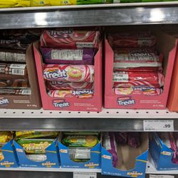 Food World Supermarket - Treat sandwich biscuits