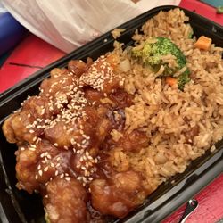 Main Moon - Sesame chicken with fried rice