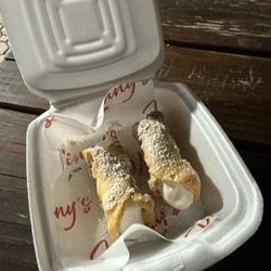 Vinny’s - Cannoli