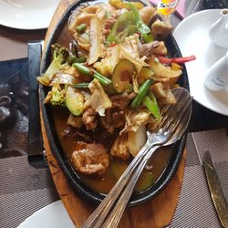Thaihaus Lemongrass - 3 verschiedene Fleischsorten mit Sachasauce