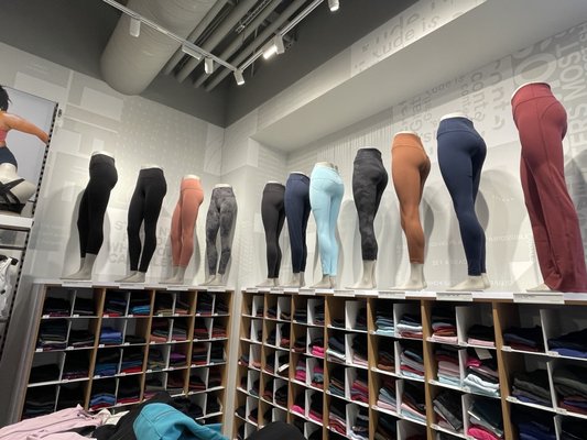 lululemon by null