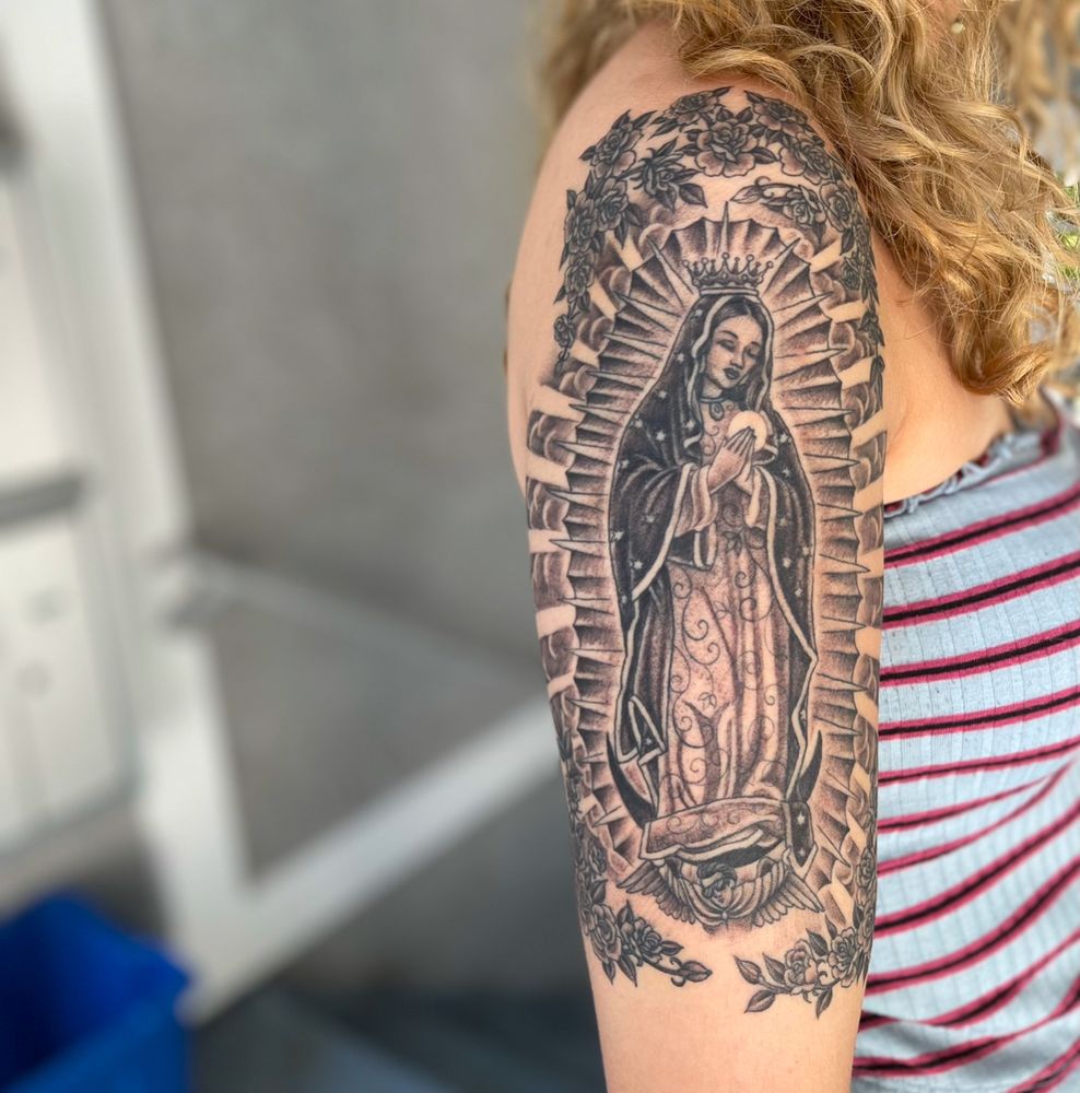 Rare Hearts Tattoo Club Logo