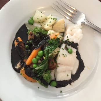 Les Arlots - Dos de cabillaud, spring veggies, squid ink sauce - French Near Me - Paris, 75