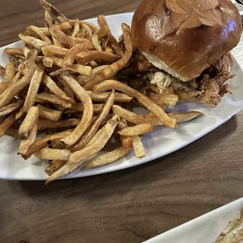 Frankie's Table - Chicken Sandwich - New American Near Me - Commack, New York Frankie's Table - Chicken Sandwich - New American Near Me - Commack, New York