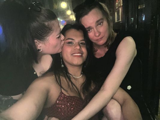 Vic's Kangaroo Cafe by null