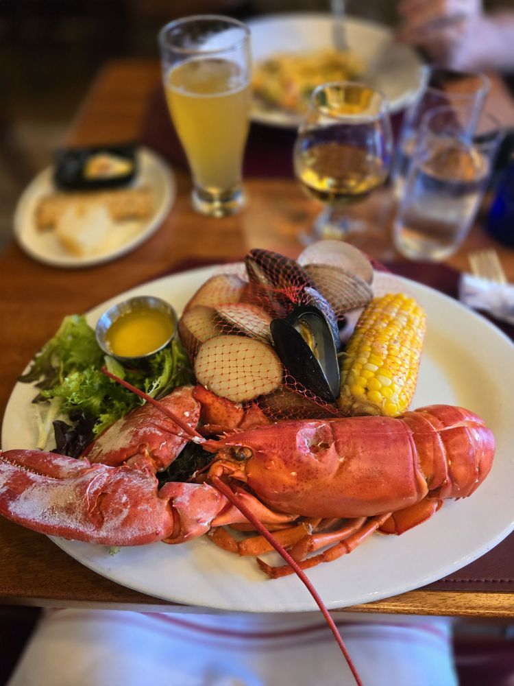 Social spots from Max Fish